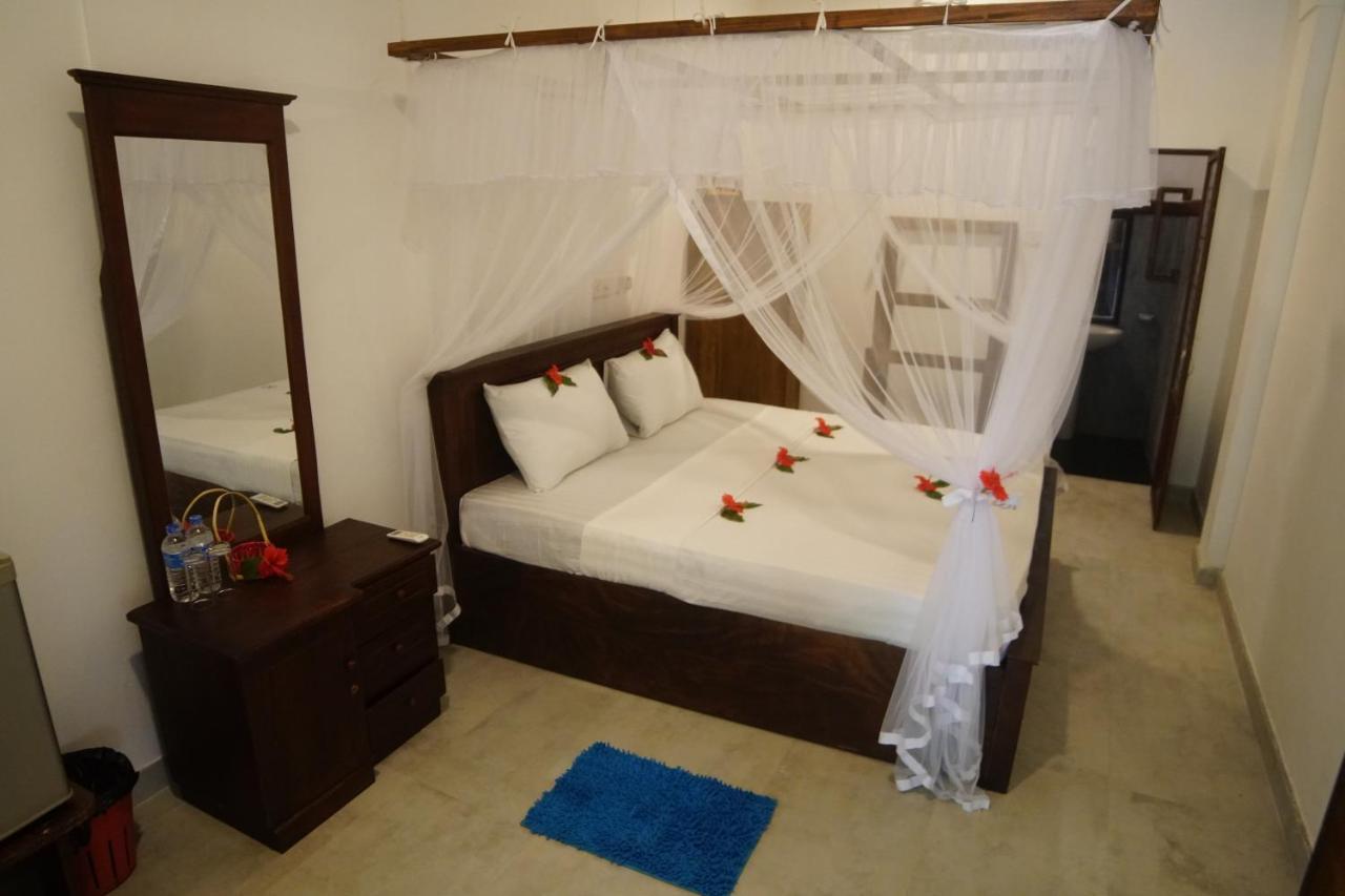 Turtle Bay Beach Resort Mirissa Exterior foto
