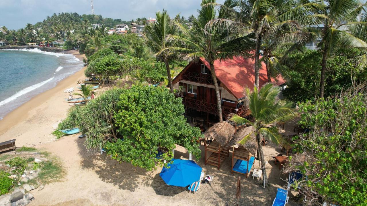 Turtle Bay Beach Resort Mirissa Exterior foto