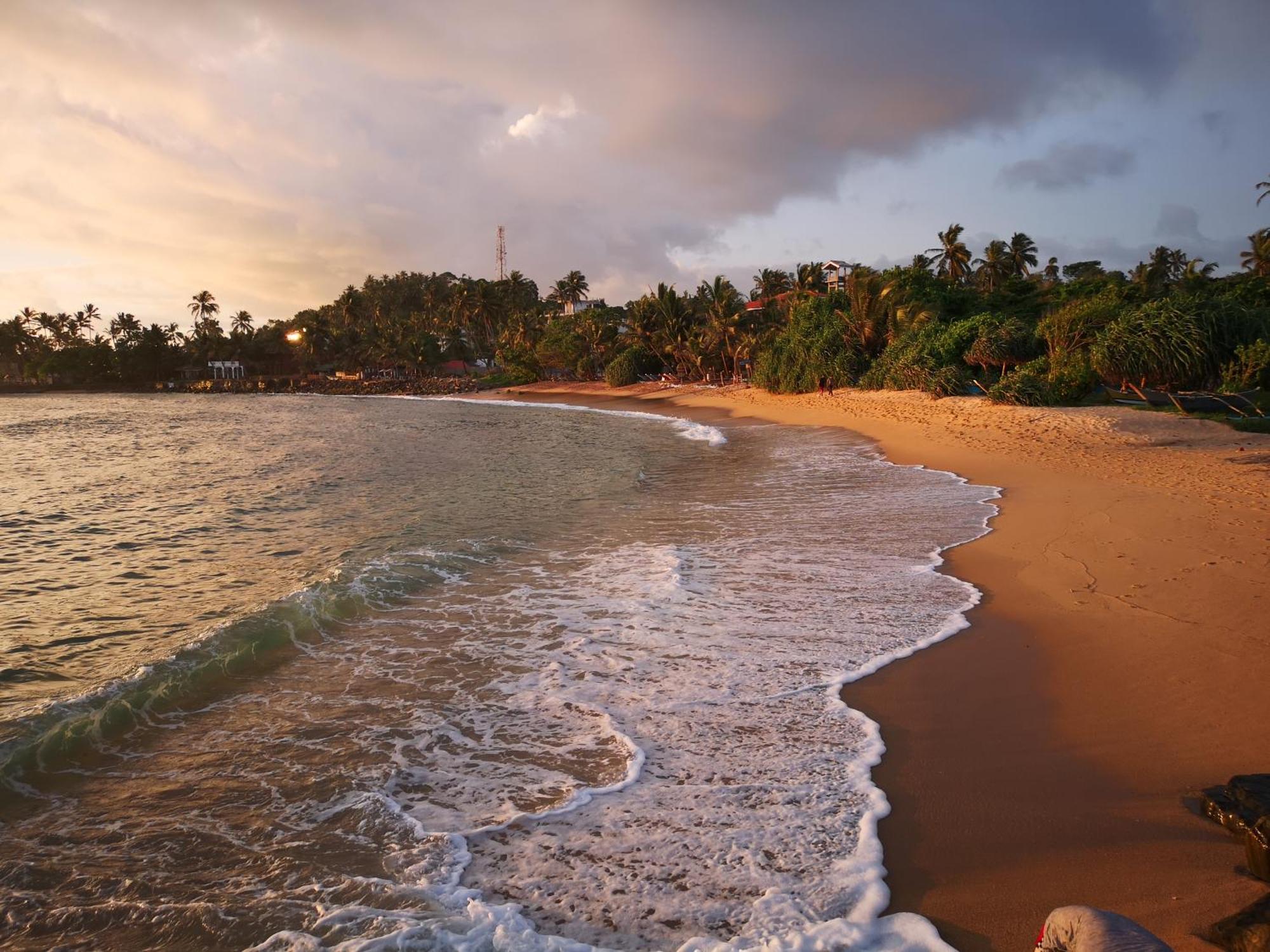 Turtle Bay Beach Resort Mirissa Exterior foto
